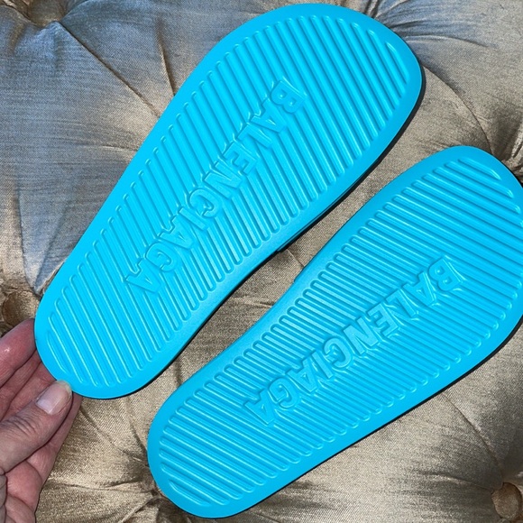 New BALENCIAGA poolside slides - Picture 4 of 11
